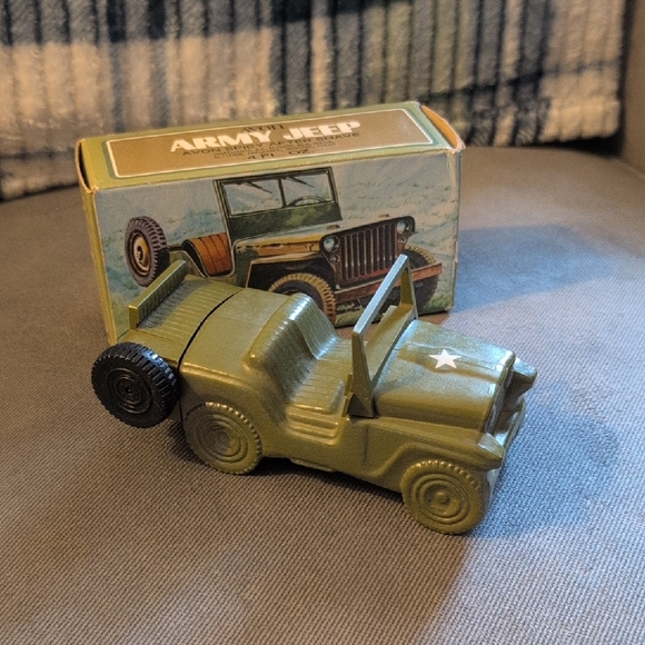 Avon Green Army Jeep Toy Vehicle - Picture 1 of 9